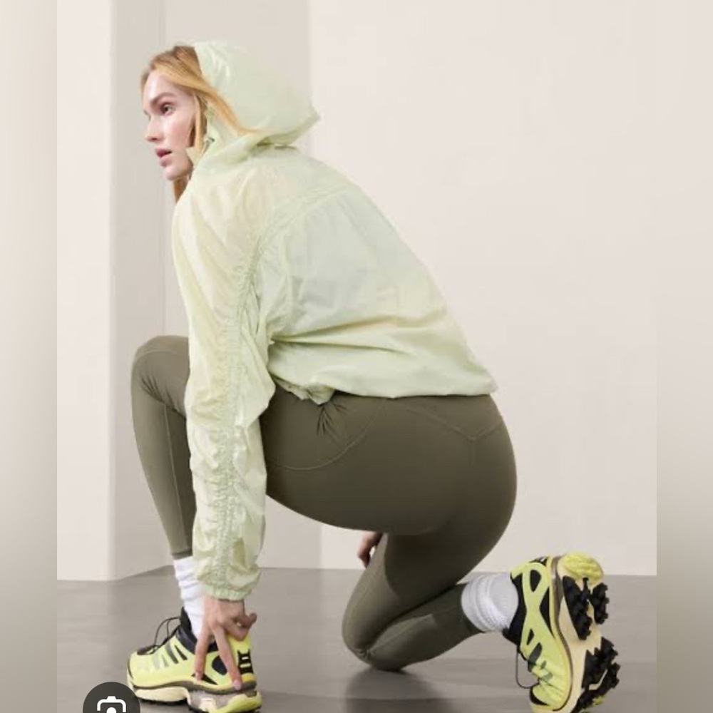 Athleta S Expedition Jacket Celadon Tint Green Light Green Hooded Windbreaker